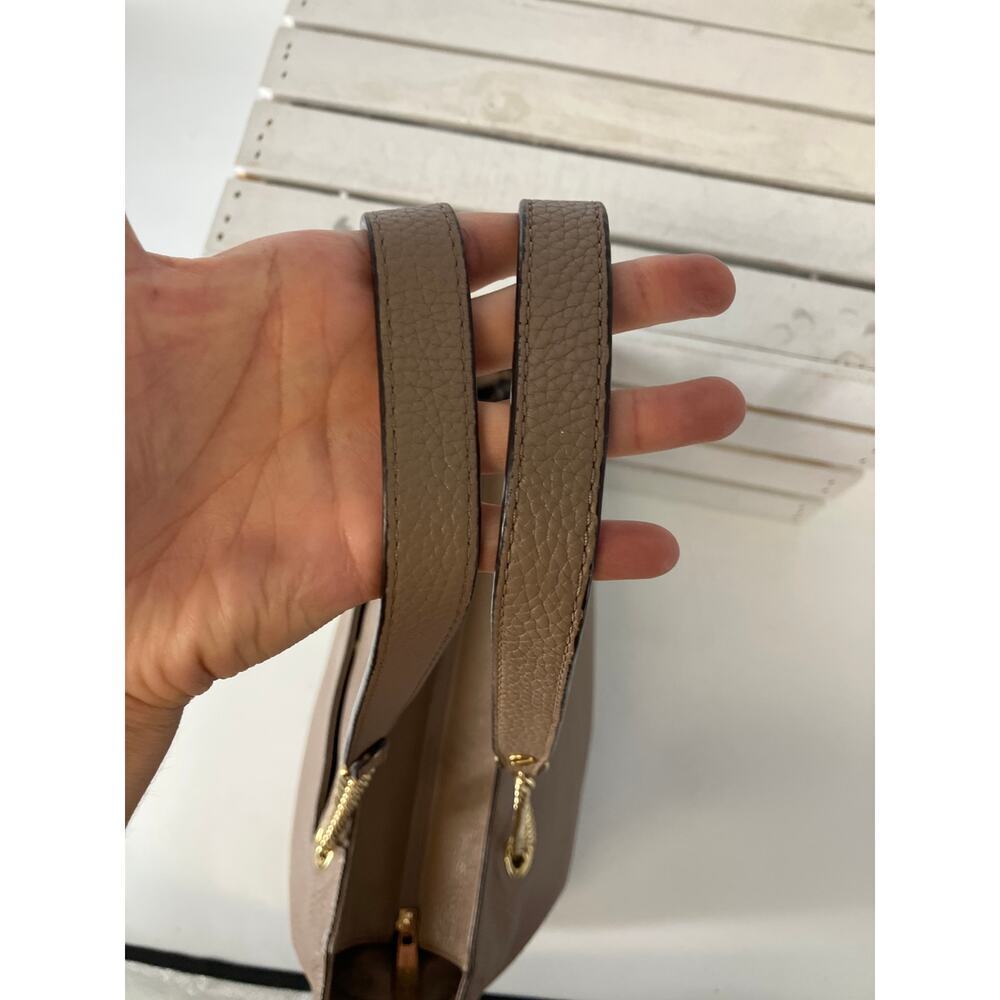 MICHAEL KORS, LARGE TAUPE PEBBLED LEATHER SHOULDER BAG - Picture 12 of 16